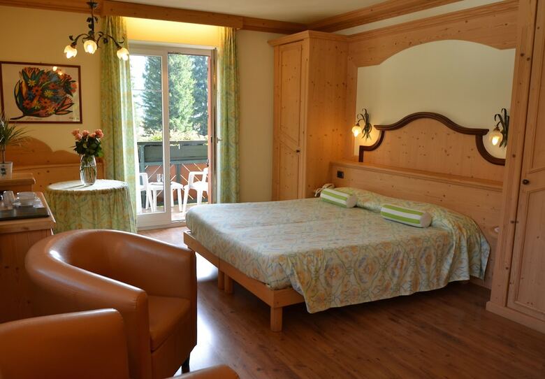 Alle Dolomiti Boutique Lake Hotel
