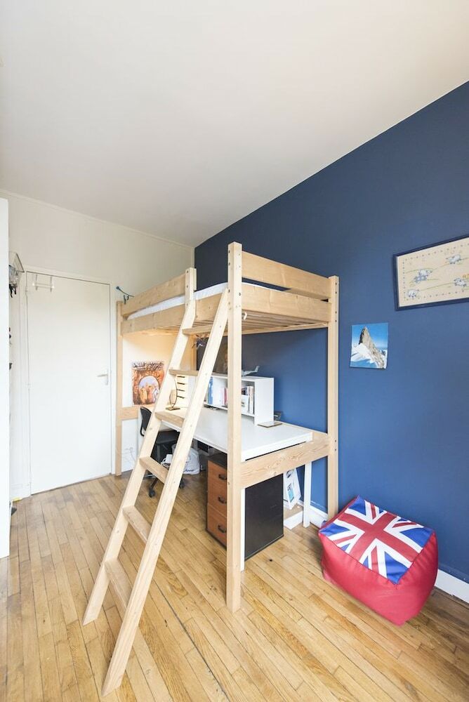 Family Home In Issy-les-moulineaux