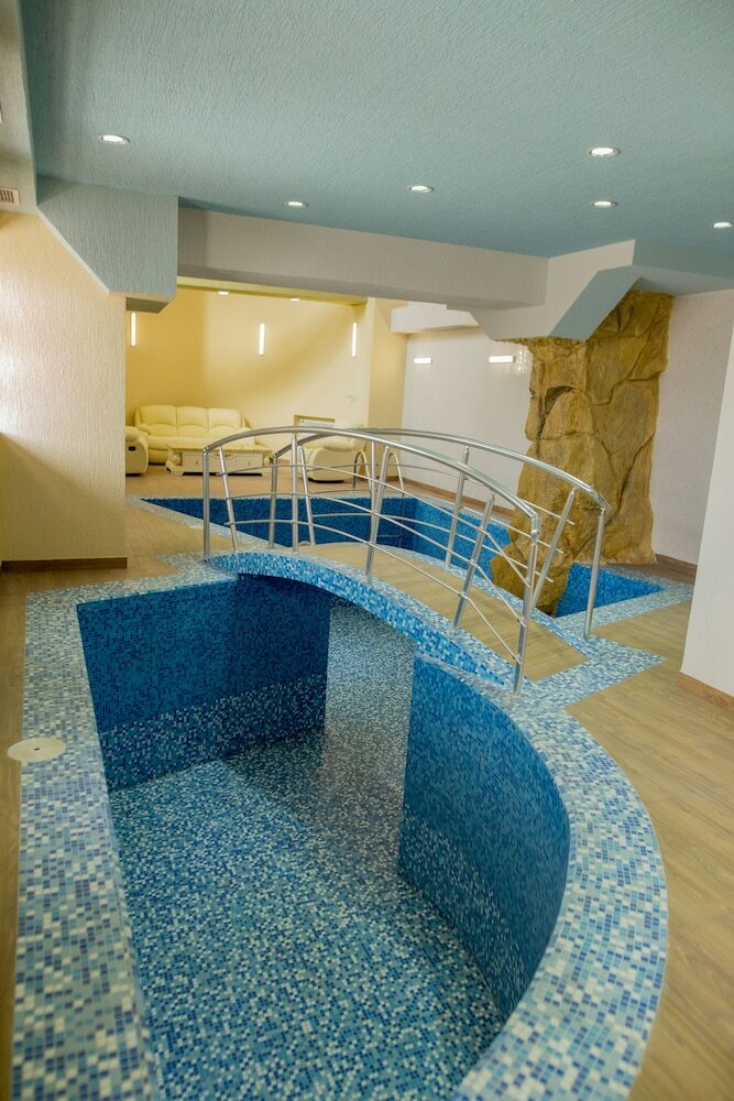 Grand Hills Hotel
