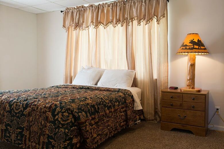 Hotel Camp Inn Lodge