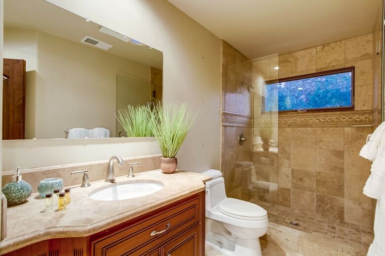 Tropical 5br La Jolla Retreat By Namastay