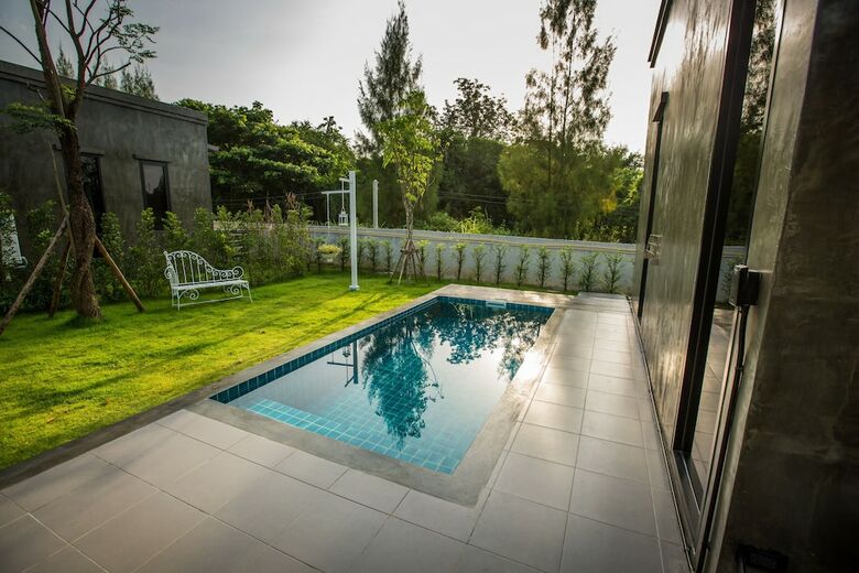 Hotel Release Pool Villa Resort