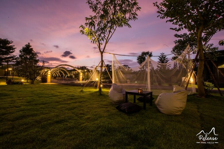 Hotel Release Pool Villa Resort