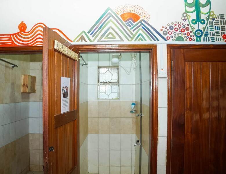 Hostal The Five Horsemen Uganda Ltd - Hostel