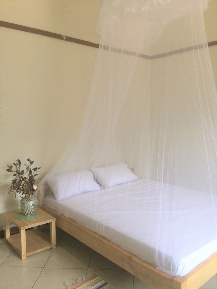 Hostal The Five Horsemen Uganda Ltd - Hostel