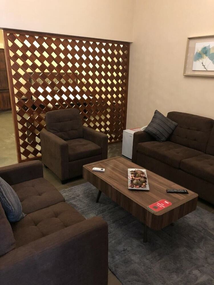 Hotel Four Season Guesthouse