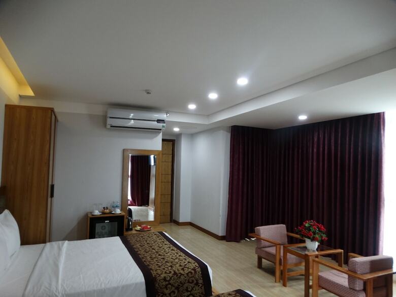 Happy Light Hotel