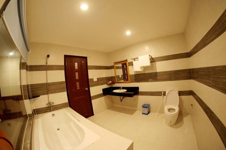 Tran Long Binh Duong Hotel