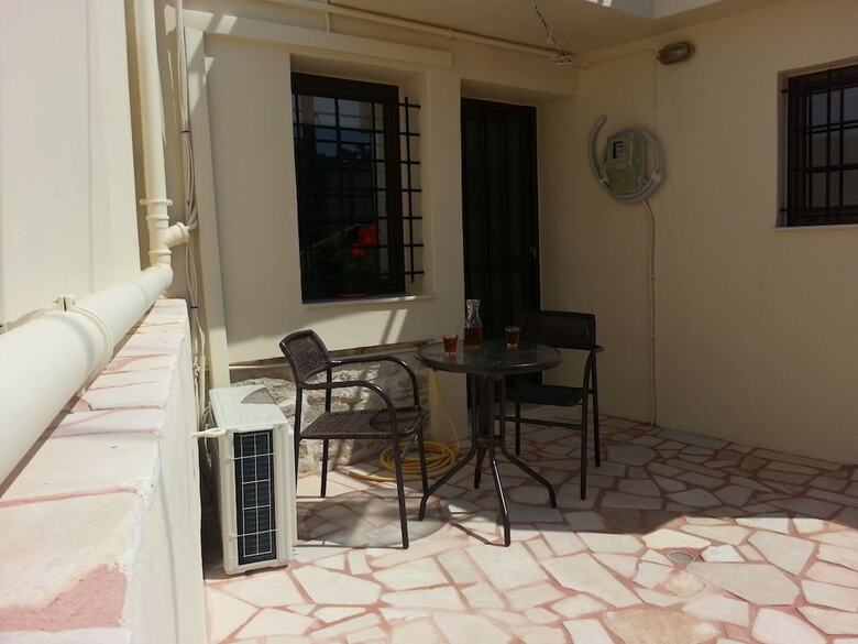 Hotel Vintage House Studio's Pitsidia Adults Only