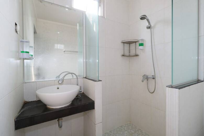 Hotel Clover Residence Near Mall Ambassador