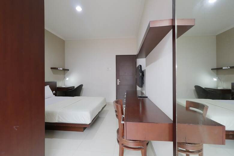 Hotel Clover Residence Near Mall Ambassador