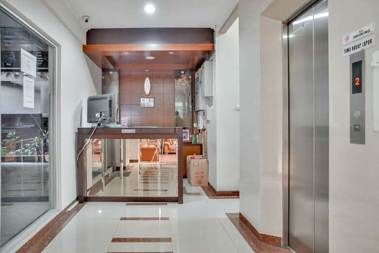 Hotel Clover Residence Near Mall Ambassador