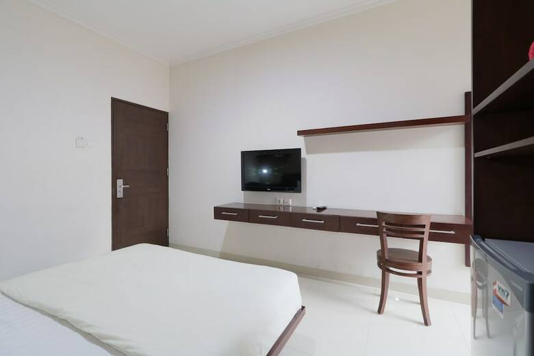 Hotel Clover Residence Near Mall Ambassador