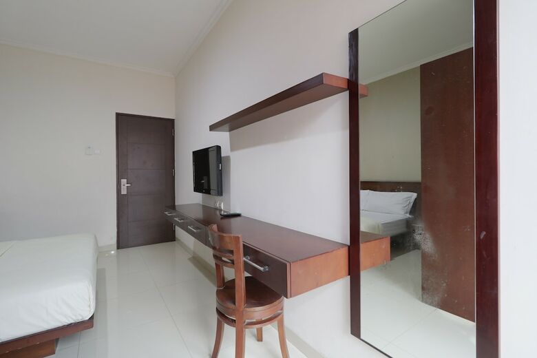 Hotel Clover Residence Near Mall Ambassador