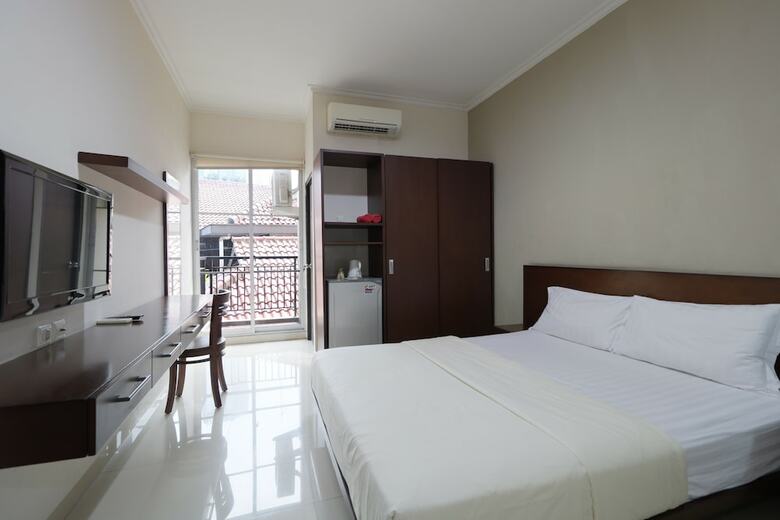 Hotel Clover Residence Near Mall Ambassador