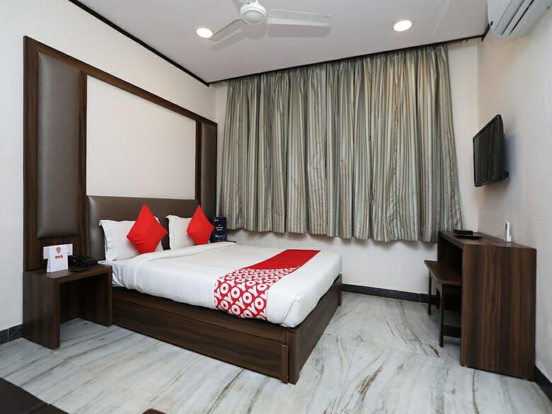 Oyo 15966 Hotel Shivam