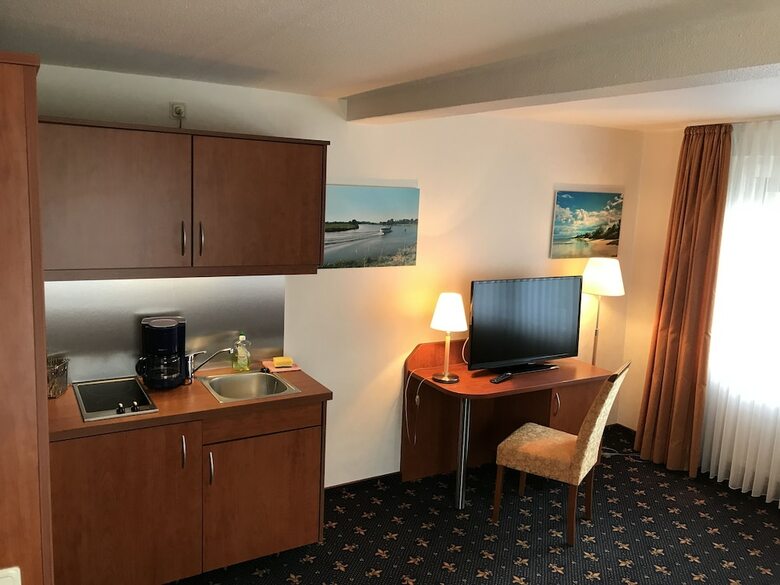 Hotel Zwei Linden - Links Der Elbe