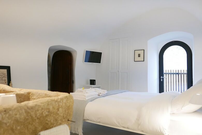 Bed & Breakfast Tour Sarrazine De Montaren
