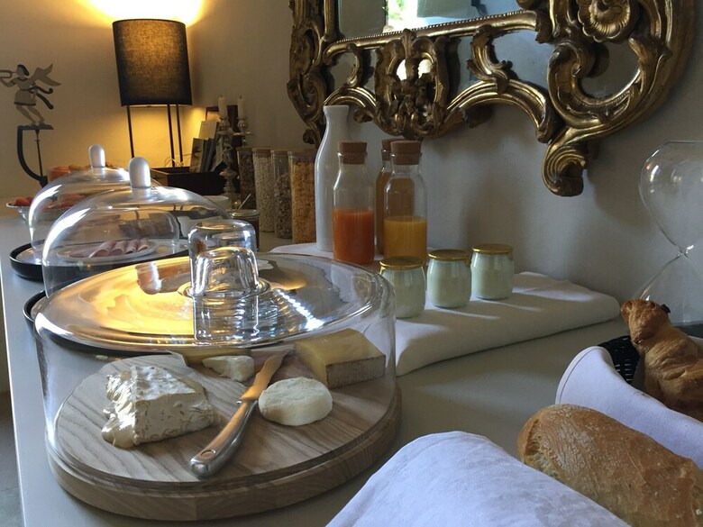 Bed & Breakfast Tour Sarrazine De Montaren