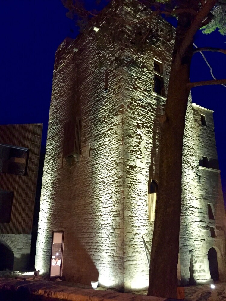 Bed & Breakfast Tour Sarrazine De Montaren