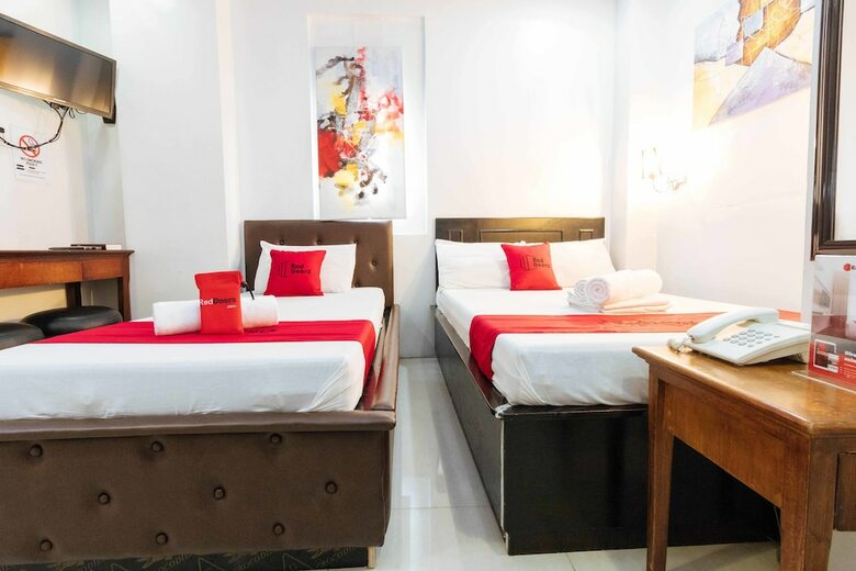 Hotel Reddoorz Plus @ Tayuman Manila