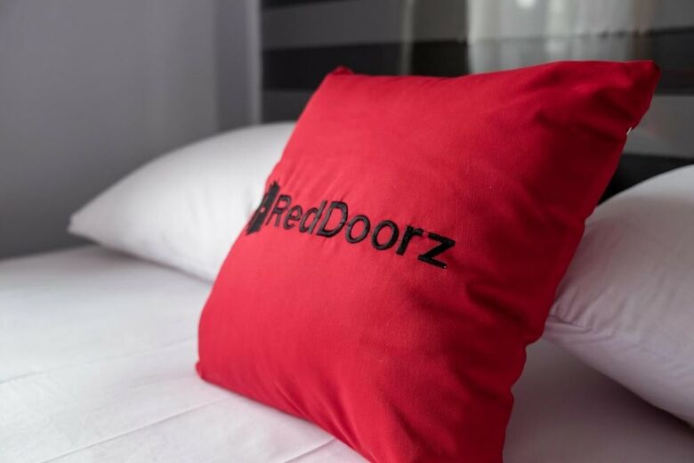 Hotel Reddoorz Near Supermall Karawaci 2
