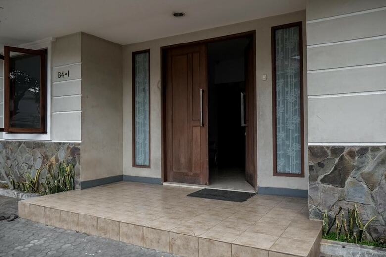 Hotel Reddoorz Near Supermall Karawaci 2