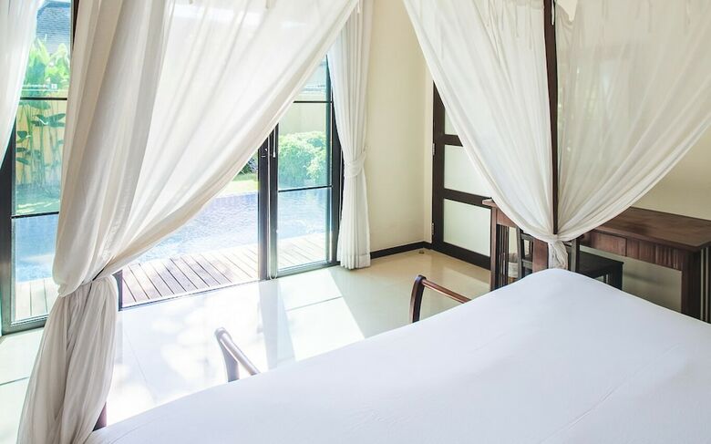 Two Villas Holiday Oriental Style Naiharn Beach