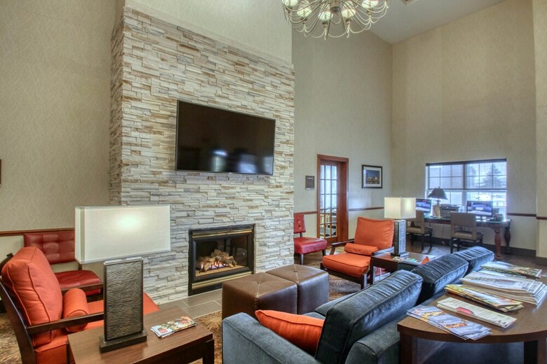 Hotel Comfort Suites Milwaukee Airport