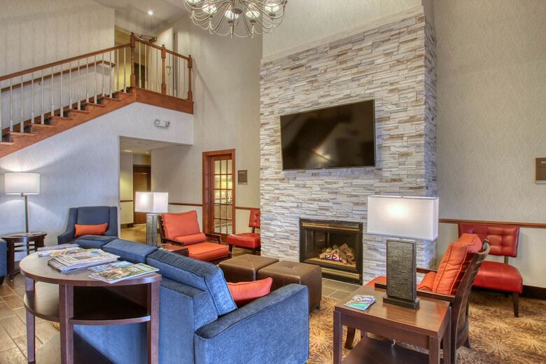 Hotel Comfort Suites Milwaukee Airport