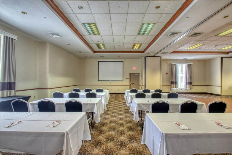 Hotel Comfort Suites Milwaukee Airport