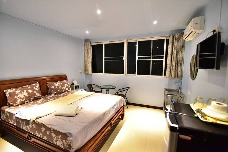 Hotel Sorot House