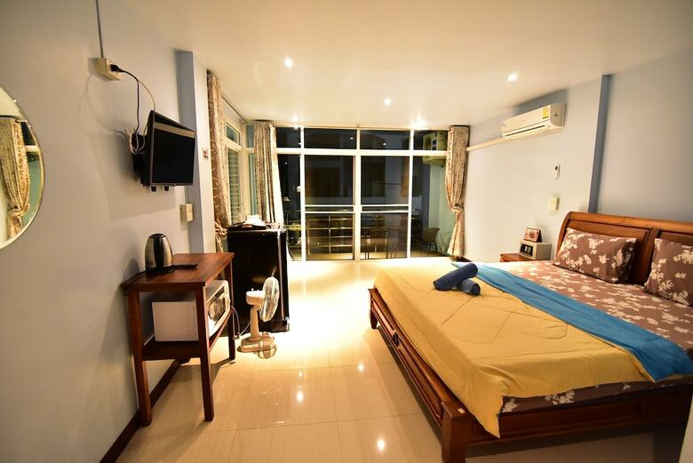 Hotel Sorot House