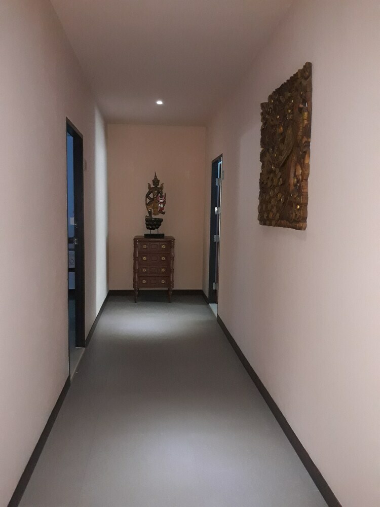 Hotel Sorot House