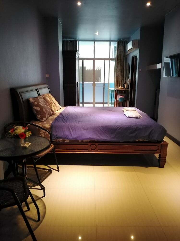 Hotel Sorot House
