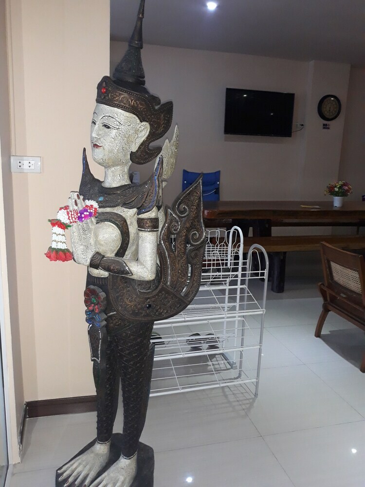 Hotel Sorot House