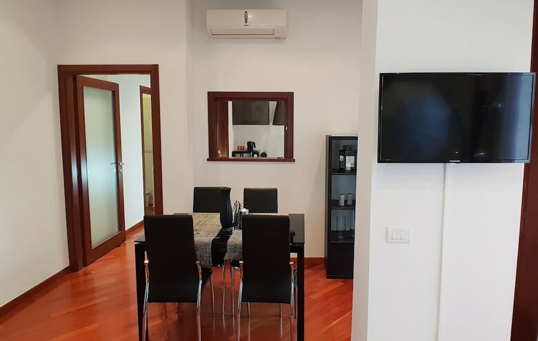 Deluxe Central Apartment