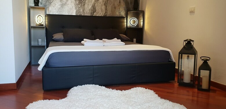 Deluxe Central Apartment