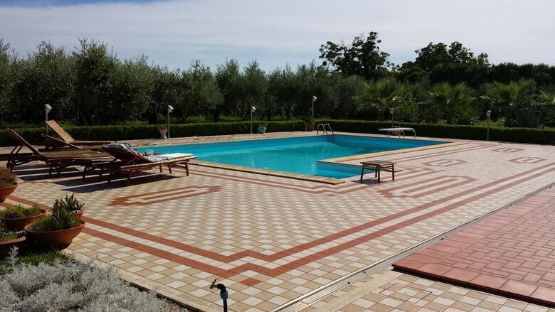 Hotel B&B Spineta Pool