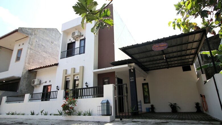 Villa D?java Homestay Unit Monjali 2 By The Grand Java