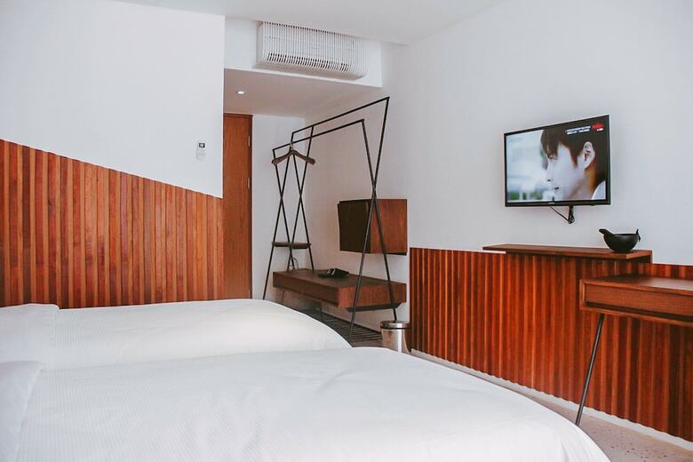 Blackbird Hotel