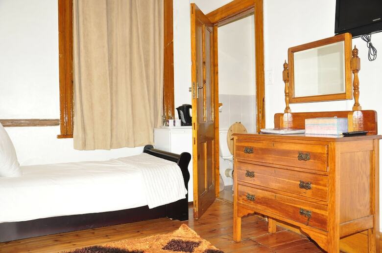 Bed & Breakfast Central Hotel Guest House