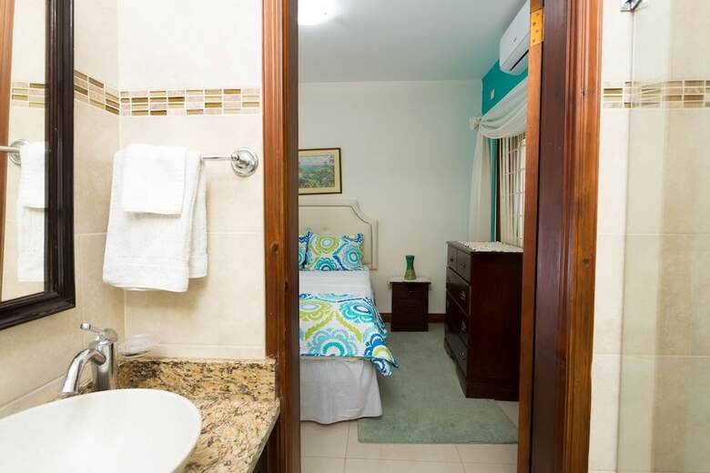 New Kingston Guest Apartment At Inglaterra III