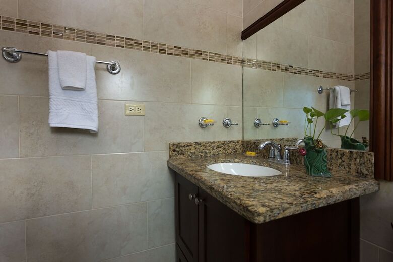 New Kingston Guest Apartment At Inglaterra III