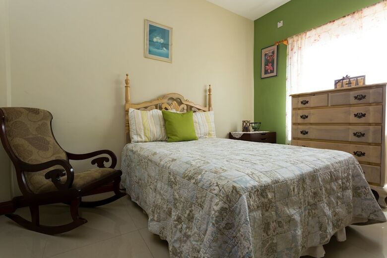 New Kingston Guest Apartment At Inglaterra I