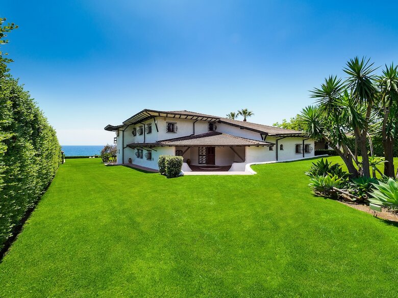 Villa Blue Moon
