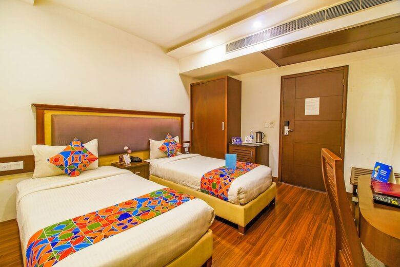 Fabhotel Kian