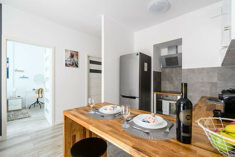M&r Apartament Airport Konstruktorska 7
