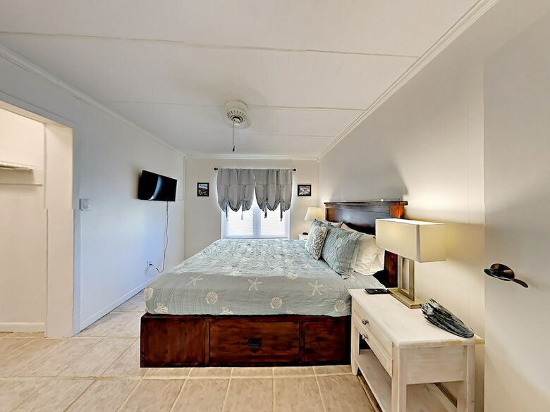 Beachfront Penthouse - Three Bedroom Condo