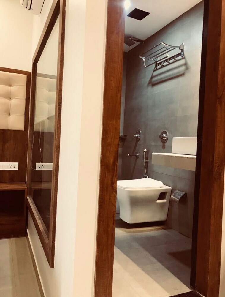 Hotel Bkc Grand
